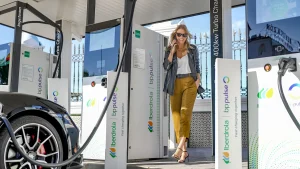 O carregamento público ganha importância nas viagens de verão e é utilizada por 82% dos condutores de veículos elétricos